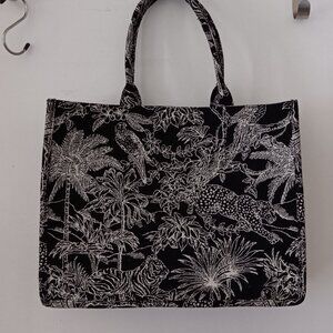 H&M Black/White Tropical Print Tote Bag Used